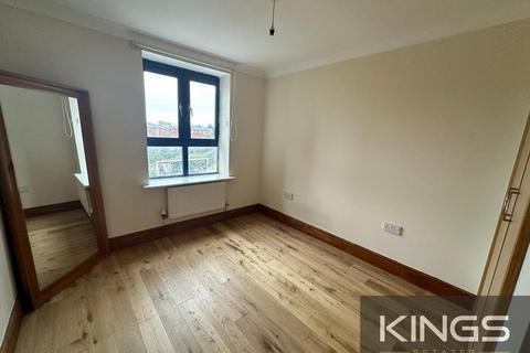 2 bedroom flat to rent, Canute Road, Southampton