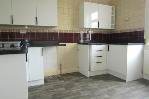 2 bedroom flat to rent, Frinton Road, Frinton-on-Sea CO13