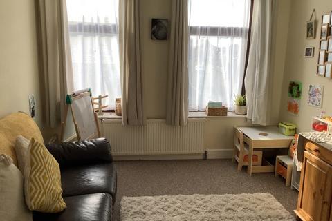 2 bedroom maisonette to rent, Frinton Road, Frinton-on-Sea CO13