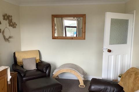 2 bedroom maisonette to rent, Frinton Road, Frinton-on-Sea CO13