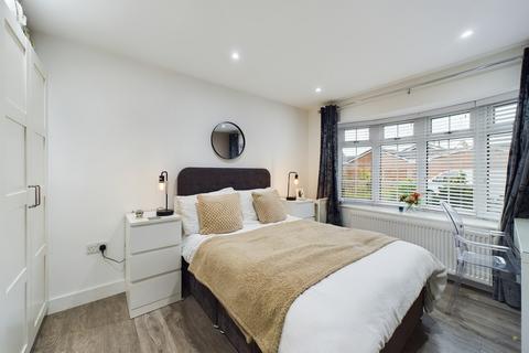 10 Ravens Way, Burton-on-trent, DE14 2JS