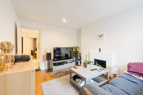 2 bedroom flat for sale, Clapham Common Southside, Abbeville Village, London, SW4