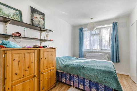 2 bedroom flat to rent, Domett Close, Denmark Hill, London, SE5