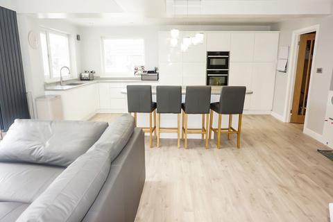 2 Linforth Drive, Sutton Coldfield, B74 2EQ