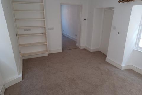 2 bedroom ground floor flat to rent, South Street, Castle Cary
