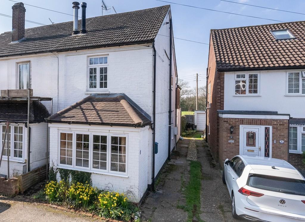 Park Close, Strood Green, BROCKHAM 3 bed end of terrace house for sale