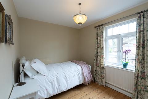 6 Park Close, Strood Green, Betchworth, RH3 7JB