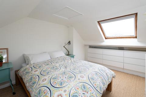 6 Park Close, Strood Green, Betchworth, RH3 7JB