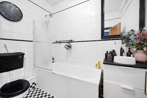 1 bedroom flat for sale, Cannon Street Road, Tower Hamlets, London, E1