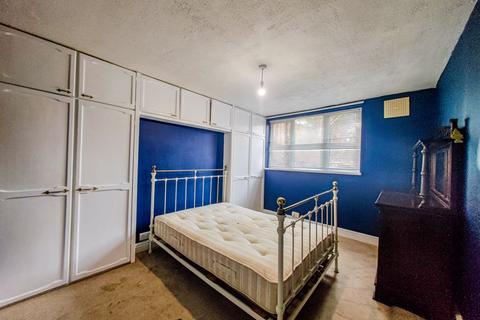 2 bedroom flat to rent, 214 Burrage Road, Plumstead, London SE18