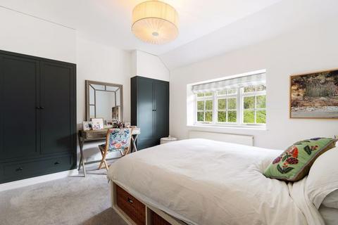 22 Brookland Hill, London, NW11 6DX