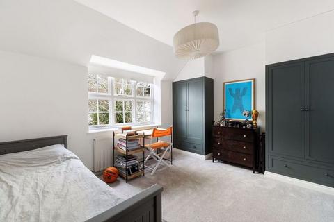 22 Brookland Hill, London, NW11 6DX