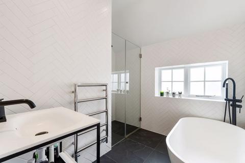 22 Brookland Hill, London, NW11 6DX