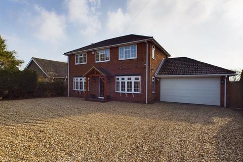 4 bedroom detached house for sale, Park View, Main Road, South Reston