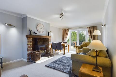 4 bedroom detached house for sale, Park View, Main Road, South Reston