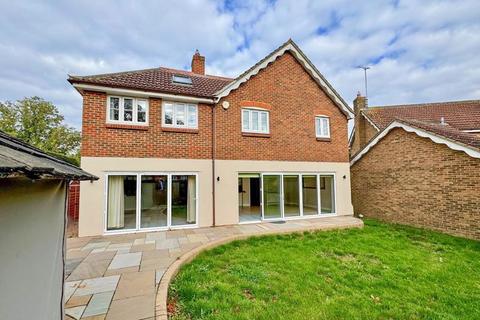 32 Poplar Drive, Hutton, Brentwood, CM13 1YU