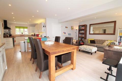 32 Poplar Drive, Hutton, Brentwood, CM13 1YU