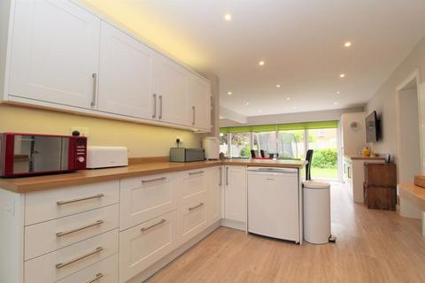 32 Poplar Drive, Hutton, Brentwood, CM13 1YU