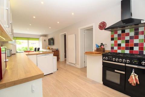 32 Poplar Drive, Hutton, Brentwood, CM13 1YU
