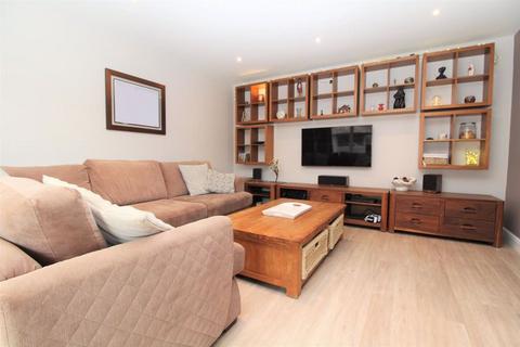 32 Poplar Drive, Hutton, Brentwood, CM13 1YU