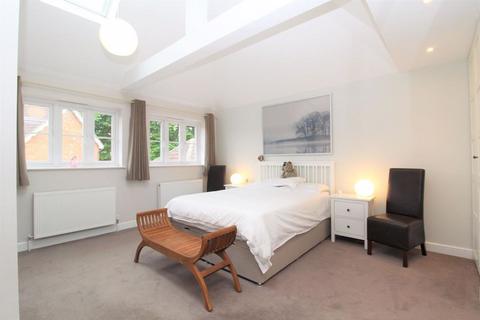 32 Poplar Drive, Hutton, Brentwood, CM13 1YU