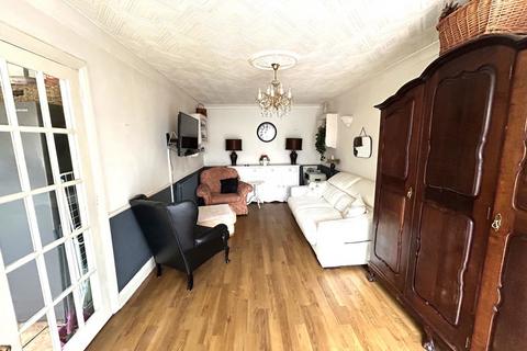 11 Allmains Close, Nazeing, Waltham Abbey, EN9 2LX