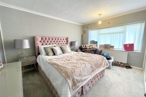 3 bedroom maisonette for sale, Bush Close, Dunstable