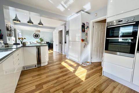 4 bedroom detached house for sale - Brierley Close, Dunstable