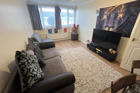 2 bedroom flat for sale - Lady Margaret Road, Southall