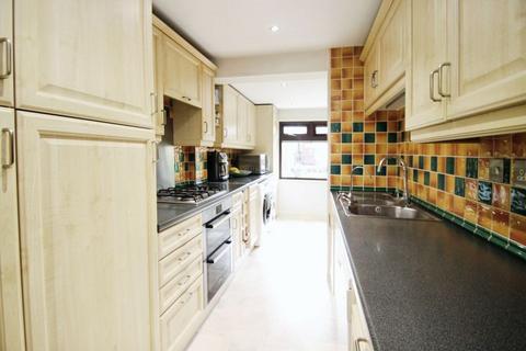 4 bedroom terraced house for sale, Carr Road, Northolt