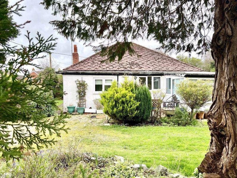 Oxford Road, Calne SN11 2 bed bungalow for sale £360,000