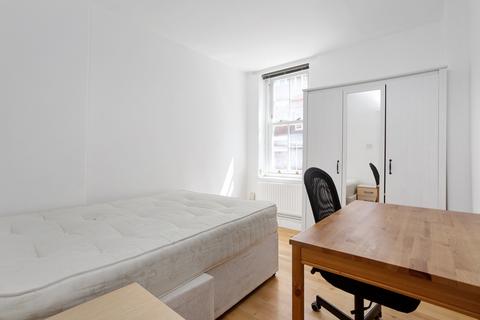 3 bedroom flat to rent - Herbrand Street, WC1N