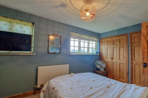 8 Bridge Road, South Petherton, TA13 5JD