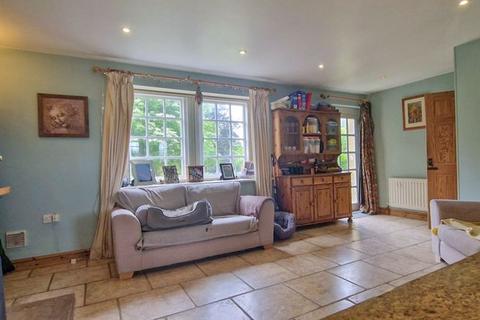 8 Bridge Road, South Petherton, TA13 5JD