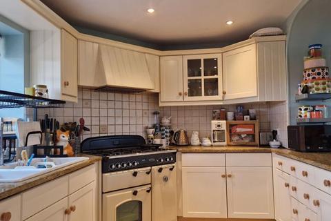 8 Bridge Road, South Petherton, TA13 5JD