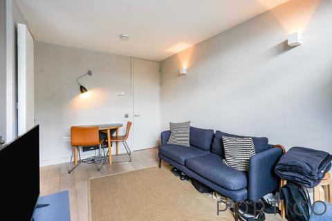 Studio to rent, Shepton Court, Westbridge Road