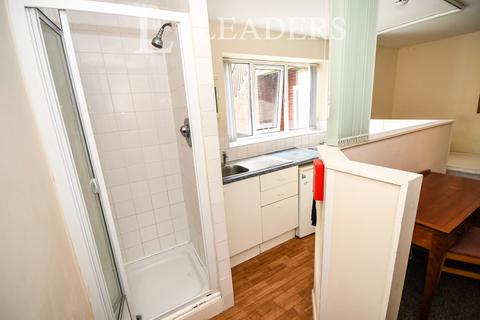 Studio to rent, Carholme Road, Lincoln