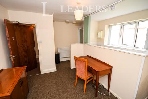 Studio to rent, Carholme Road, Lincoln