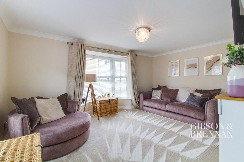 Tiree Chase, Wickford, SS12 3 bed link detached house for sale £435,000
