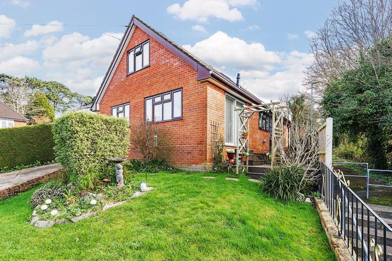 Brook Lane, Corfe Mullen, BH21 4 bed detached house for sale £550,000