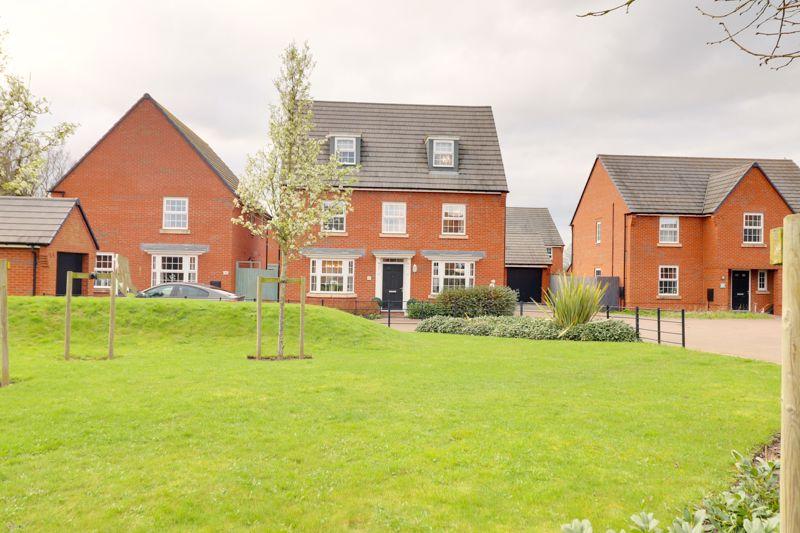 Sloan Way, Market Drayton TF9 5 bed detached house for sale £425,000