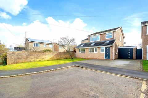 4 bedroom detached house for sale, Hyde Grove, Banbury OX15