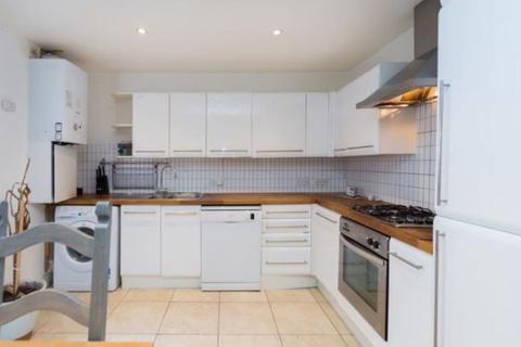 4 bedroom end of terrace house to rent, London SE27