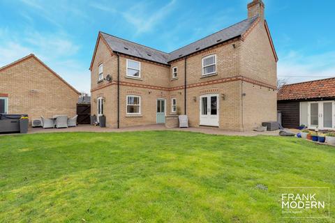 4 bedroom detached house for sale, The Retreat, Sawtry, PE28