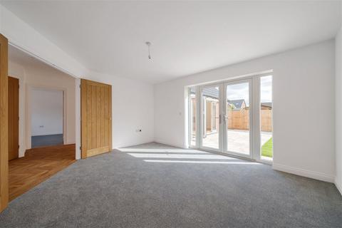 3 bedroom detached bungalow for sale - Sports Road, Glenfield