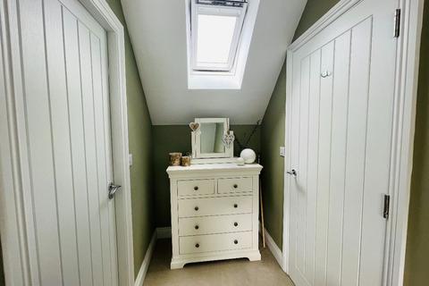 13 Clos Castell, Llangynidr, Crickhowell, NP8 1NZ