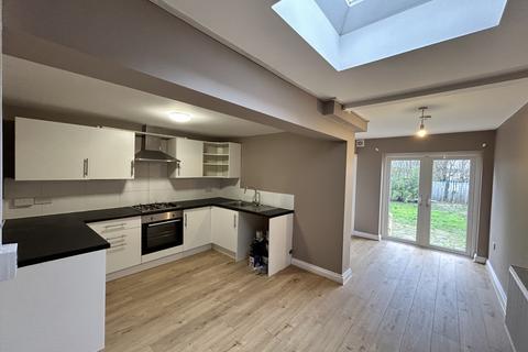 3 bedroom terraced house to rent, Ingram Road, Gillingham, Kent