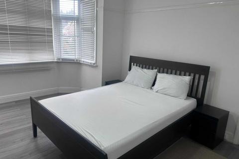 1 bedroom semi-detached house to rent - Addiscombe Road, Croydon