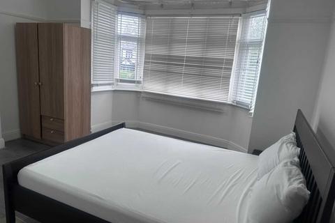 1 bedroom semi-detached house to rent - Addiscombe Road, Croydon