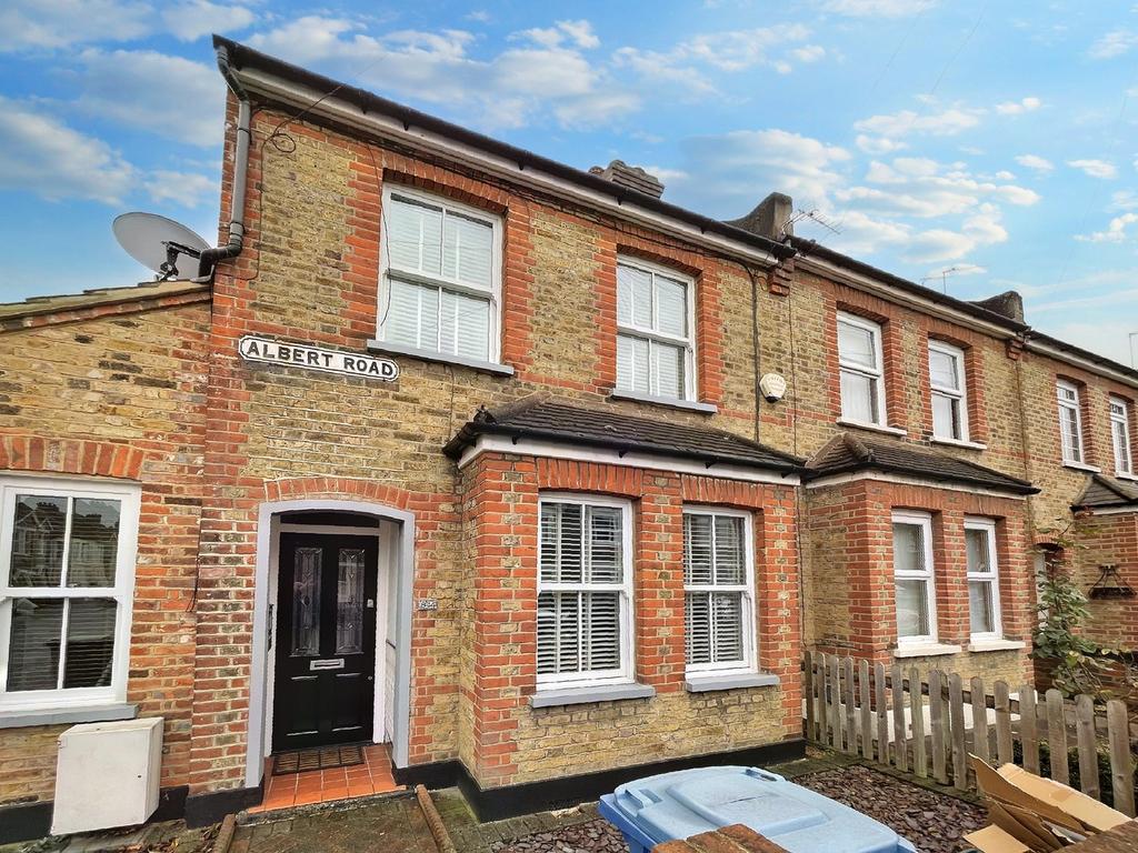 Albert Road, Bromley BR2 3 bed end of terrace house £2,050 pcm (£473 pw)